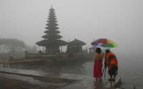 Bezoek één van de vele tempels op Bali.
