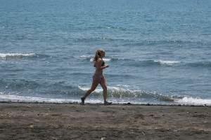 Langs de stranden van Bali kun je prima hardlopen en onder tussen genieten van de prachtige omgeving.