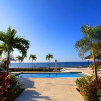 Vanuit het zwembad van onze vakantievilla op Bali heb je een prachtig uitzicht over zee.