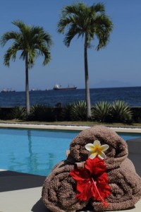 Elke dag liggen er handdoeken klaar bij het zwembad van onze vakantievilla op Bali.