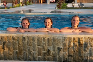 Ook kinderen vinden het zwembad van het vakantiehuis op Bali heerlijk.